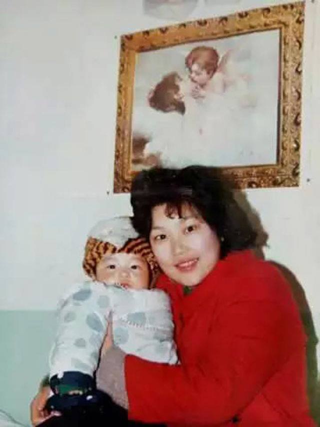 母爱助脑瘫儿上哈佛 Single mom's love sees disabled son through to Harvard