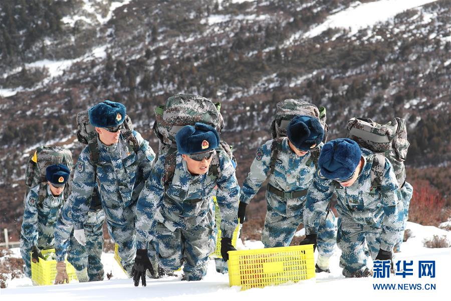 （图文互动）（4）特写：山再高，也要把给养送上去！