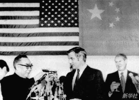 p48-1979 年1 月2 日，中国驻美国联络处举行招待会庆祝中美建交。