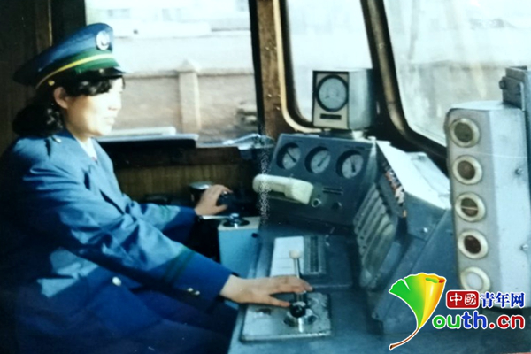 3 Female Drivers of China's 1st-ever Elective Locomotives Share Memories