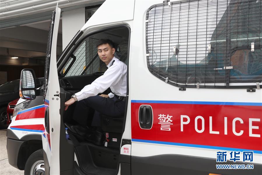 （港澳台·香港故事·图文互动）（6）网红帅港警卓Sir：温暖和辛酸并存的艰难之路