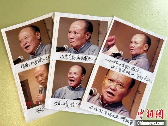 图为曾令弟为教学做的资料整理。 钟旖 摄